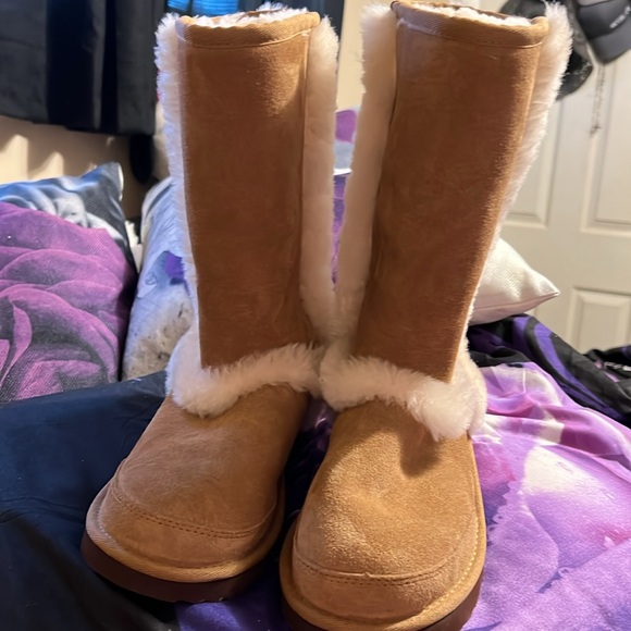 Women size 5 Ugg boots. - Picture 3 of 4
